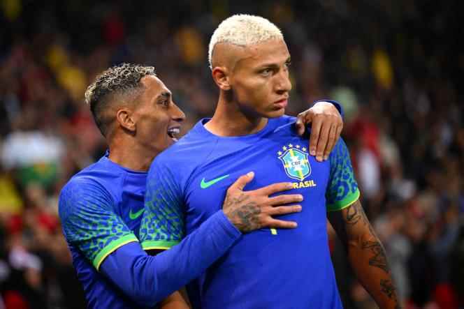 Brazil striker Richarlison (in the foreground), scorer of his team's second goal in the victory against Tunisia (5-1) in a friendly match, on September 27, 2022, at the Parc des Princes, in Paris.