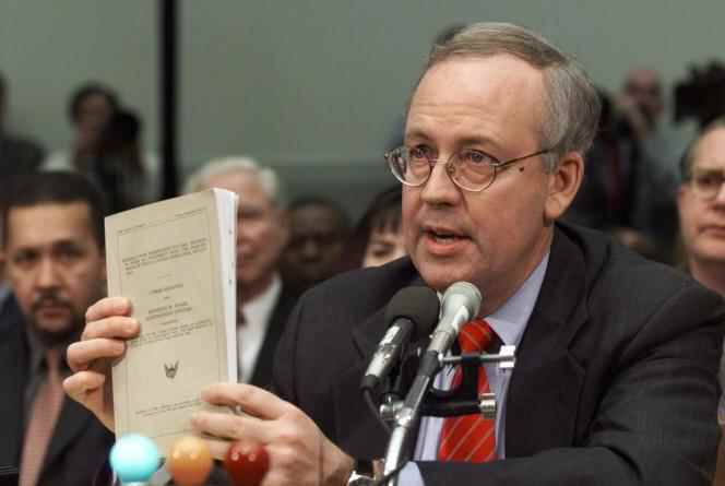 US Attorney Kenneth Starr, who worked in particular in the case between Bill Clinton and Monica Lewinsky, November 19, 1998, in Washington.