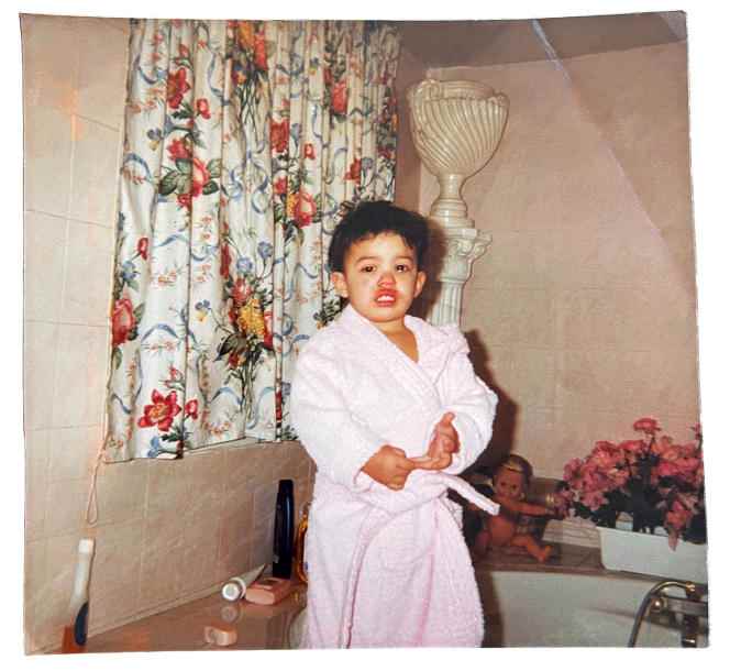 Melha Bedia, at the age of 4 or 5, in the bathroom of the family pavilion, in Gennevilliers (Hauts-de-Seine). 
