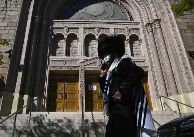 A bystander, a Hasidic Jew, walks in front of a synagogue in Brooklyn, October 9, 2020.