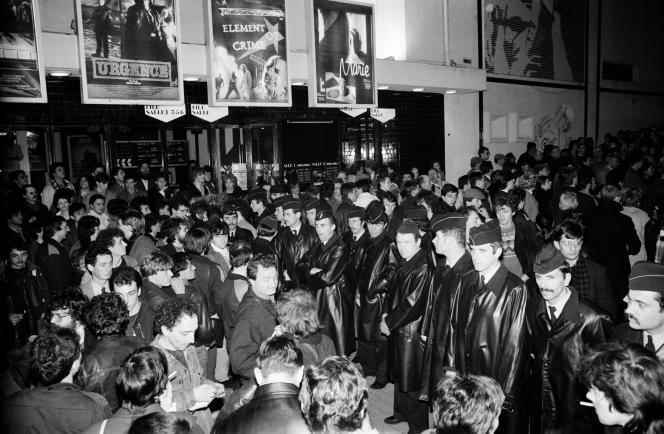 Catholic demonstrators gathered in front of a cinema showing the film “I salute you, Mary”, by Jean-Luc Godard, to ban its screening, on February 6, 1985 in Nantes, France.