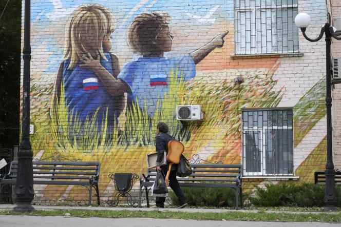 A mural depicts children wearing clothes adorned with Russian flags, in Luhansk, pro-Russian territory, September 27, 2022.