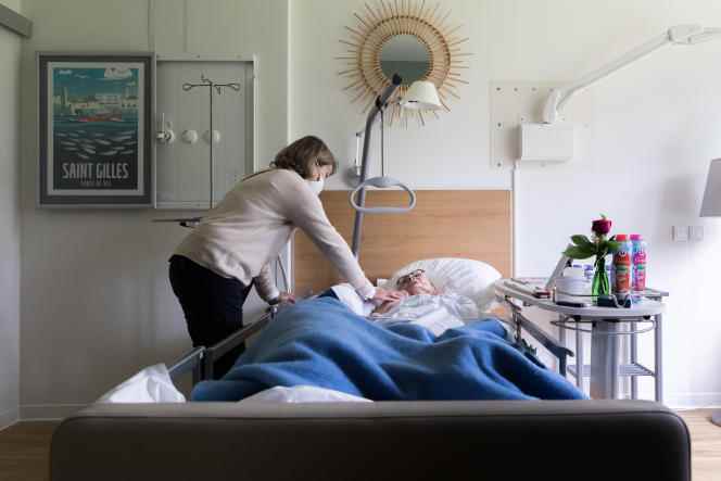 A support volunteer visits a patient at the Maison de Nicodème, a palliative care facility, in Nantes, on April 25, 2022.