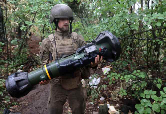 A Ukrainian soldier holds a New Generation Light Anti-Armor Weapon (NLAW), near the frontline in Kharkiv, July 11, 2022.