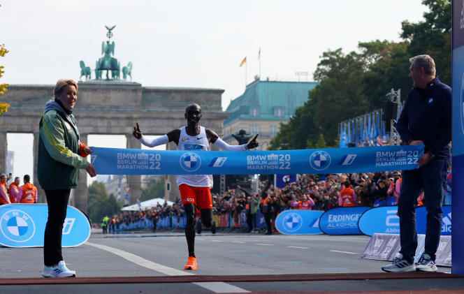Eliud Kipchoge crosses the finish line of the Berlin Marathon on September 25, 2022.