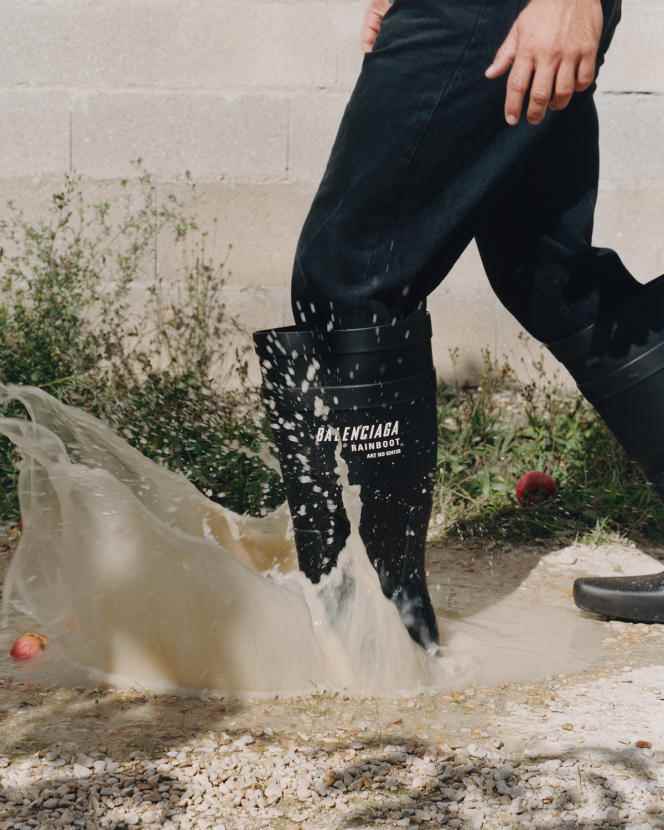 Excavator rubber boots, Balenciaga, €695.  balenciaga.com
