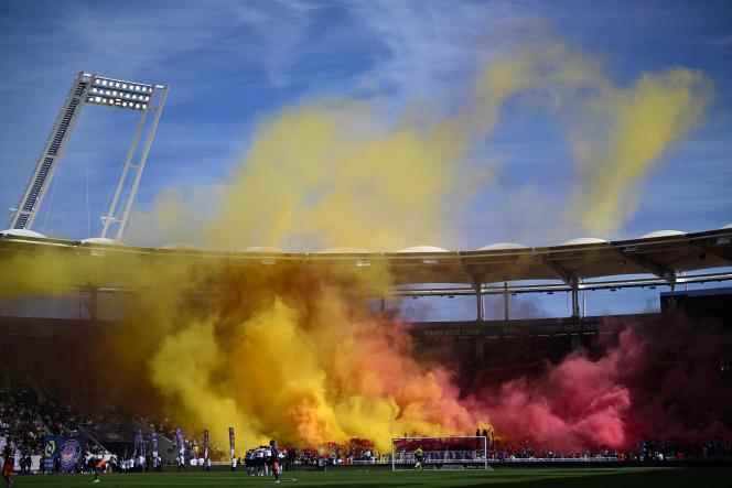The stands of the Stadium colored with smoke by the supporters of Toulouse FC on the occasion of the reception of Montpellier, Sunday, October 2, in Toulouse. 