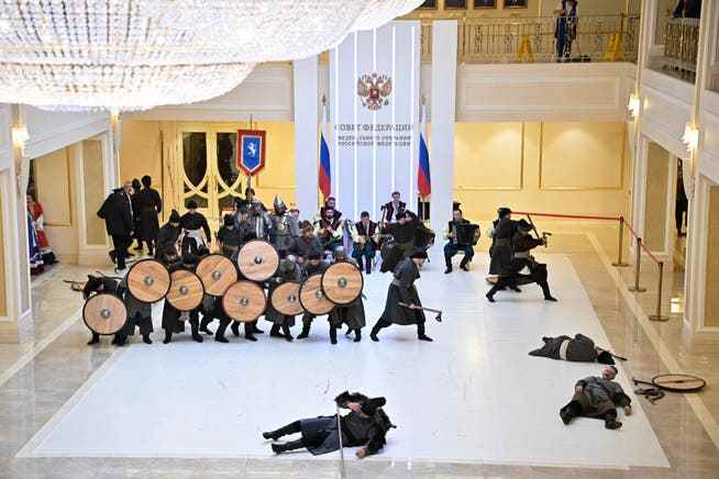 The absurdity of the staging: Before the session of the Russian Federation Council on the accession of Ukrainian territories, actors perform a historical re-enactment.