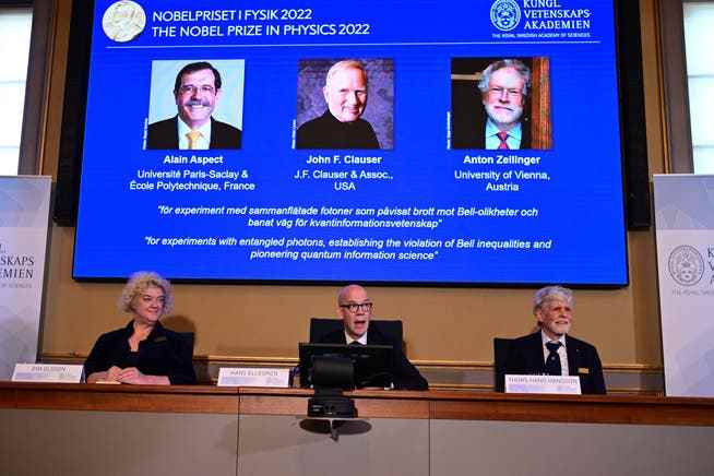Das Nobelpreiskomitee verkündet die Auszeichnung der drei Quantenphysiker Alain Aspect, John F. Clauser und Anton Zeilinger.