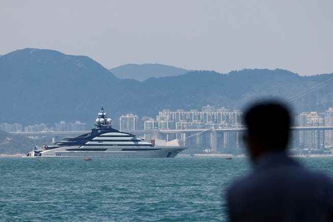 Die Superjacht von Oligarch Alekei Mordaschow ankert am 7. Oktober vor Hongkong. In Europa wäre sie wohl beschlagnahmt worden. 
