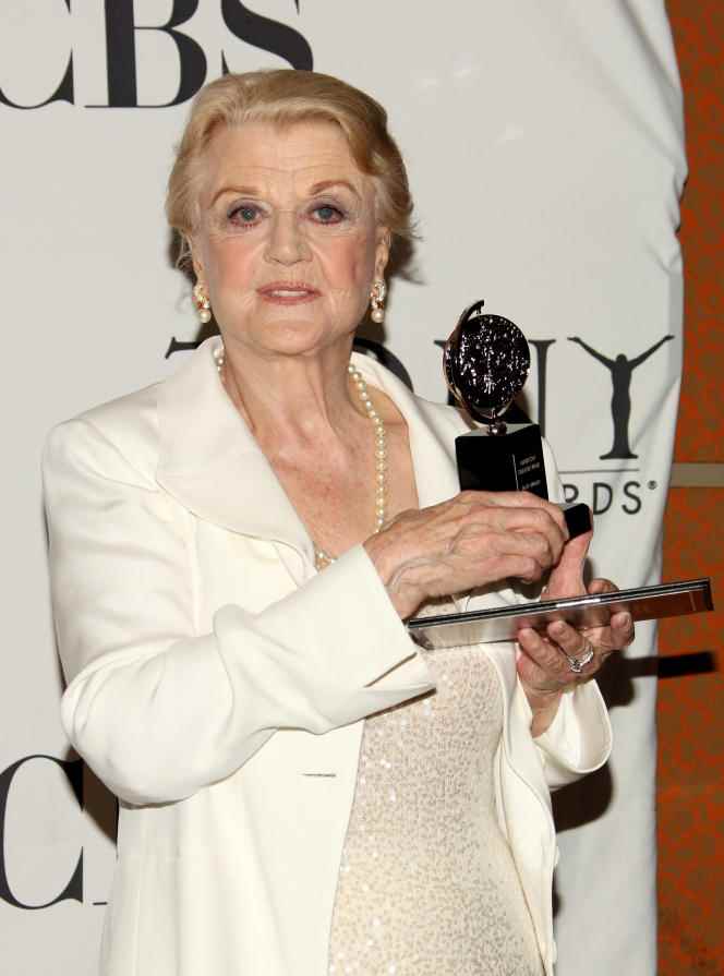 Angela Lansbury poses with her award for her role in the play 'Blithe Spirit' at the 63rd Tony Awards on June 7, 2009 in New York City.