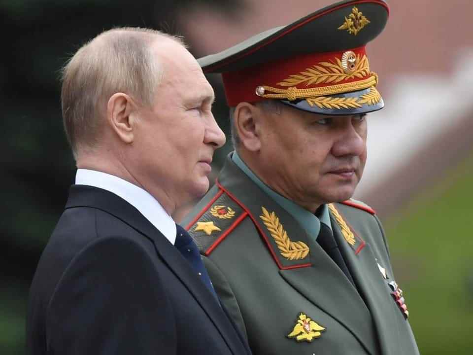 Sergei Shoigu next to President Putin