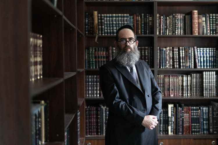 Rabbi Asher Yechiel Kasel weiss aus eigener Erfahrung, wie prägend sexueller Missbrauch sein kann. 
