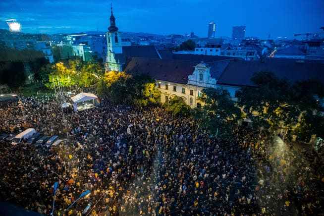Thousands of people demonstrate in Bratislava: The attack on the bar causes horror in Slovakia. 