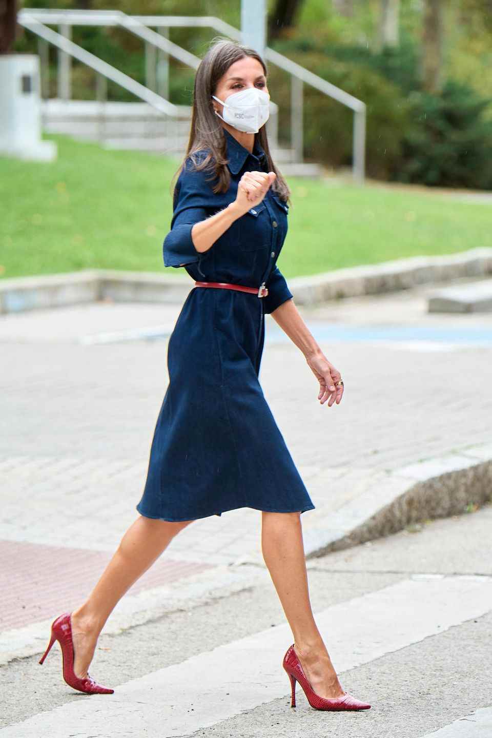 Queen Letizia not only loves high heels, but also flashy shoes. 