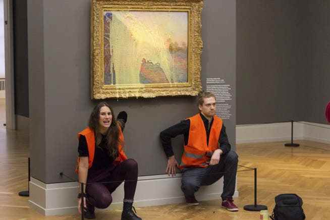Climate activists daubed mashed potatoes on Claude Monet's painting 