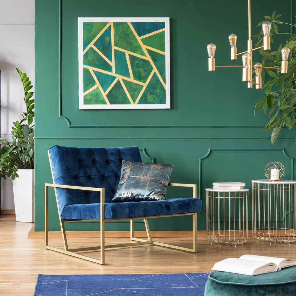 By matching your home accessories or the wall color to your plants, you create a very harmonious picture.  Your green favorites fit in really well. 