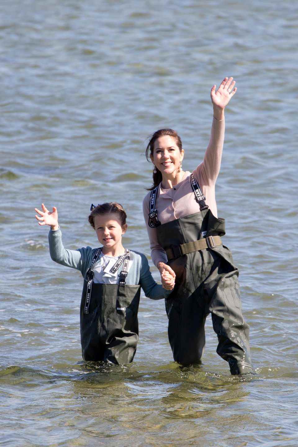 Mary and daughter Isabella attend a nature school and examine the sea creatures together. 