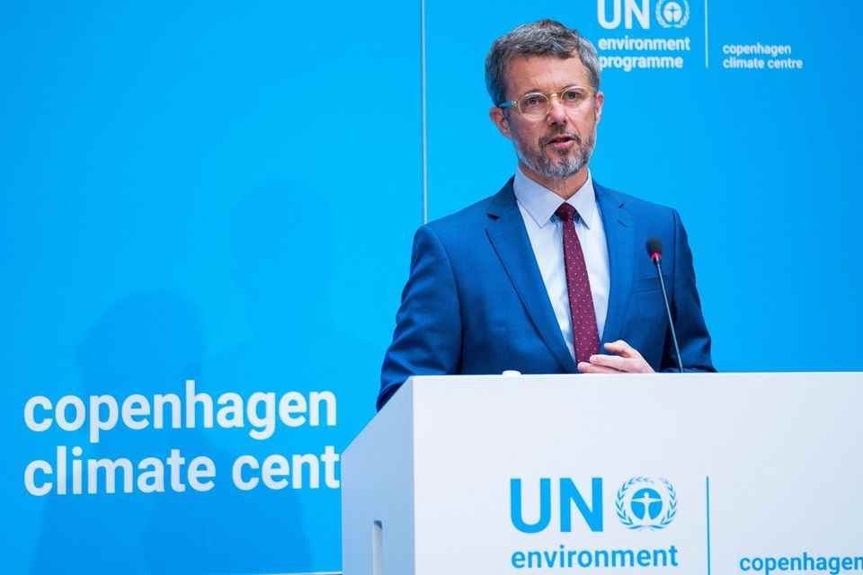 Frederik gives a speech at the UN climate conference. 