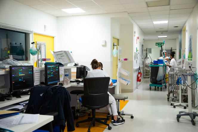 The nurses' care station, in the pediatric emergency room of the Sud-Francilien hospital center, in Corbeil-Essonnes (Essonne), on October 16, 2022.