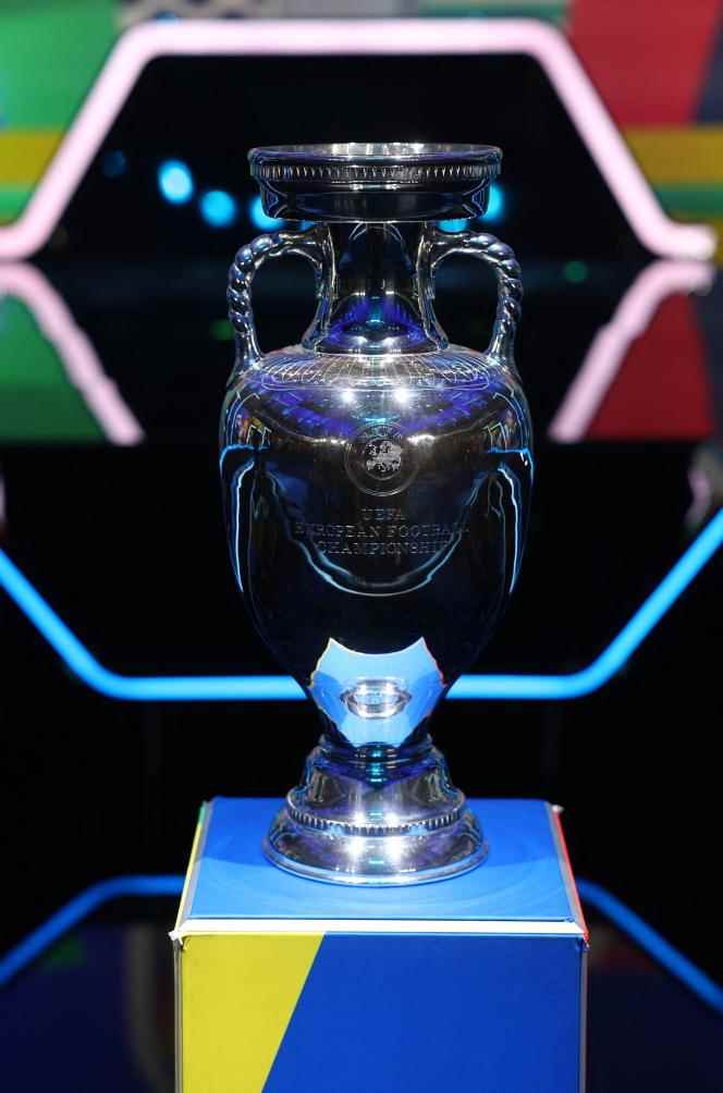 The Euro football trophy, during the draw for the qualifiers, on October 9, 2022 in Frankfurt (Germany).