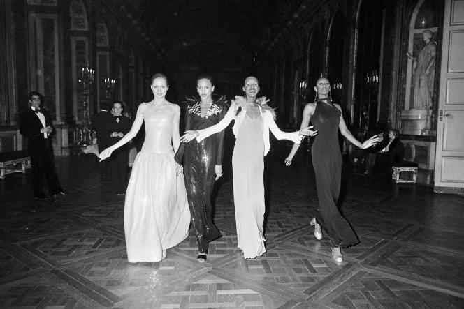 Four American models in the Hall of Mirrors at the Palace of Versailles, November 28, 1973.