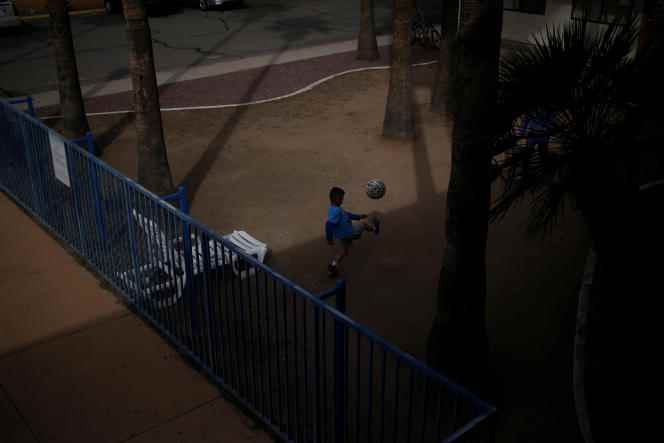 A young migrant plays with a soccer ball at his motel in Tucson, Arizona in 2018. 
