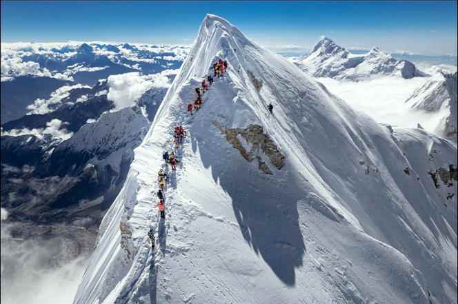 An ascent of Mount Manaslu in October 2021. 