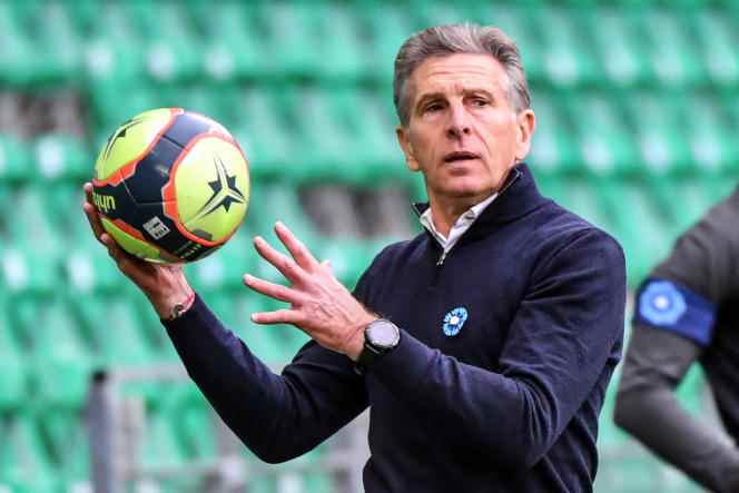 Claude Puel, at the time coach of AS Saint-Etienne, during a match in the French championship against Clermont Foot, on November 7, 2021, at the Geoffroy-Guichard stadium, in Saint-Etienne.