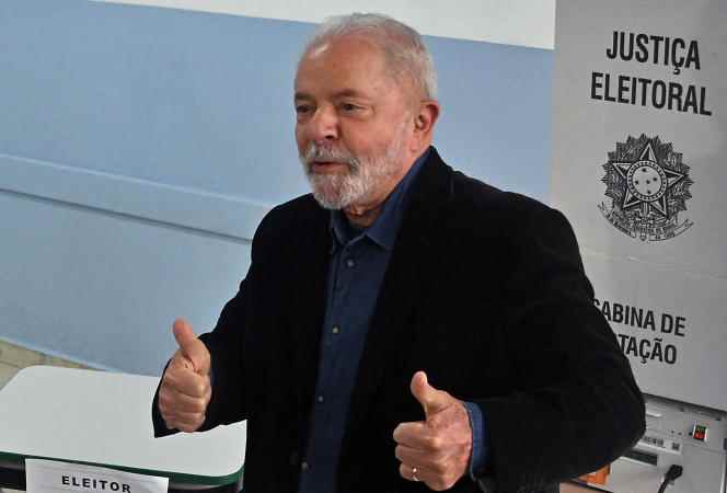 Lula, on October 2, 2022, in his polling station in Sao Paulo.