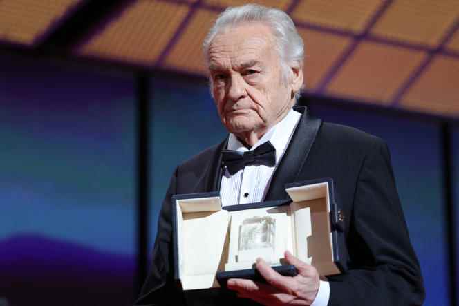 Jerzy Skolimowski receives the Jury Prize for his film 