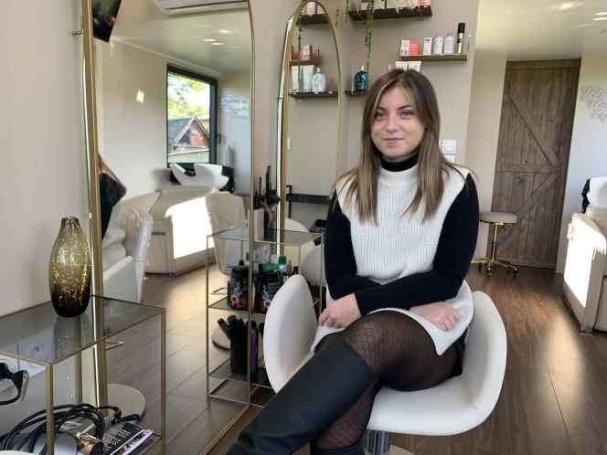 Clémence Pérot, inside her tiny house transformed into a hair salon.