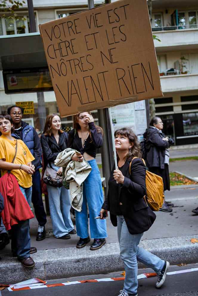 Anne Callizo-Millet, 51, nurse in a medico-social structure, came to demonstrate during the interprofessional mobilization day, in Paris, on October 18, 2022. 
