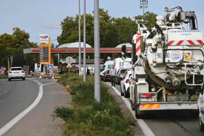 Vehicles queue for gasoline at a TotalEnergies station in Bron, near Lyon, on October 10, 2022.