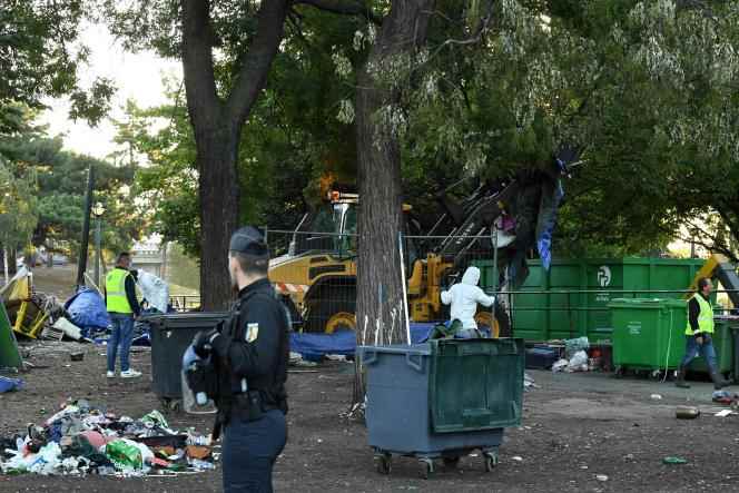 Municipal agents clean the Square de Forceval (19th arrondissement), after the evacuation of the camp of crack users installed there for more than one, in Paris, October 5, 2022.
