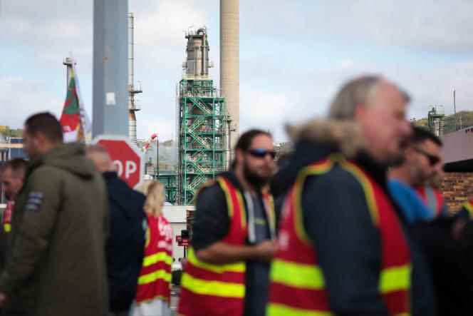 CGT employees and trade unionists gather at the TotalEnergies refinery site, in Gonfreville-l'Orcher (Haute-Normandie), on October 18, 2022.