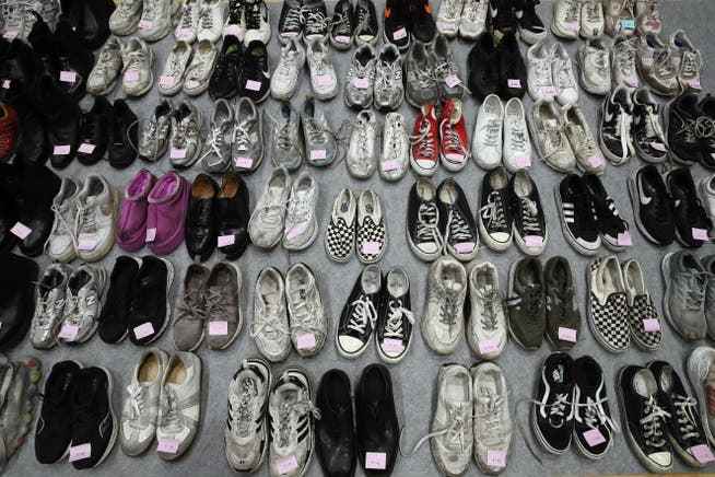 Relatives of the victims of the mass crush in Seoul were able to pick up the shoes of the deceased in a warehouse.