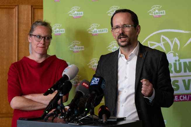 Keinen grünen Bundesratskandidaten. Der Parteipräsident Balthasar Glättli mit der grünen Nationalrätin Aline Trede bei einer Medienkonferenz.
