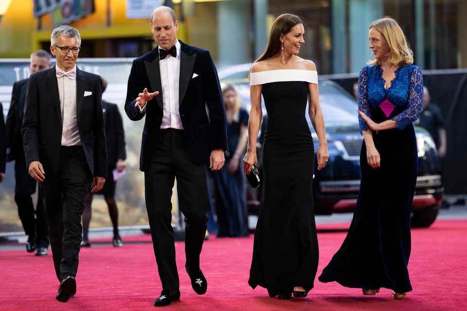 At the premiere of "Top Gun Maverick" Duchess Catherine is shown in a floor-length gown by Roland Mouret. 