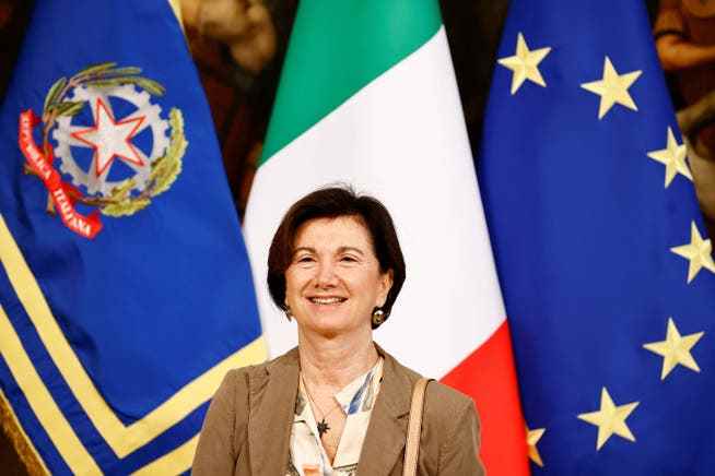 Eugenia Roccella before her first cabinet meeting at Palazzo Chigi. 