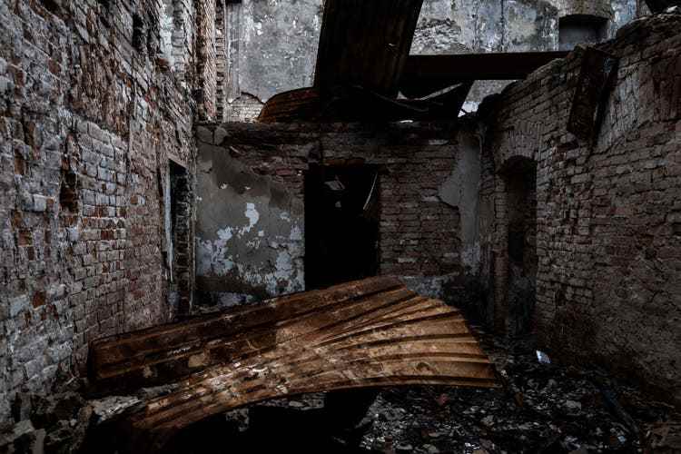Das Gebäude, in dessen Keller Bahri und zwei Dutzend weitere Bewohner unterkamen, wurde bei einem Angriff zerstört.