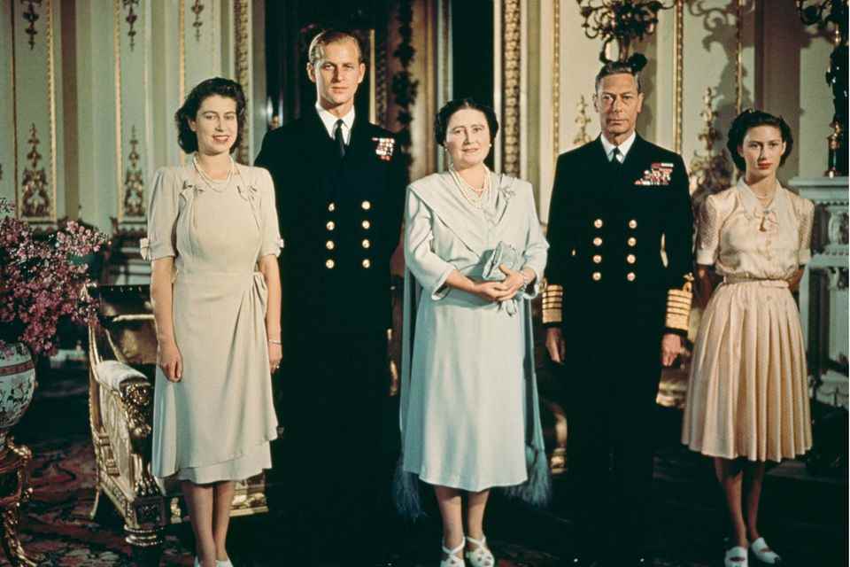 Princess Elizabeth loves Philip Mountbatten.  Her mother, Queen Elizabeth (later: Queen Mum), has to come to terms with that.  King George agrees with his eldest daughter's future husband.  The family poses here with Princess Margaret at Buckingham Palace in 1947.
