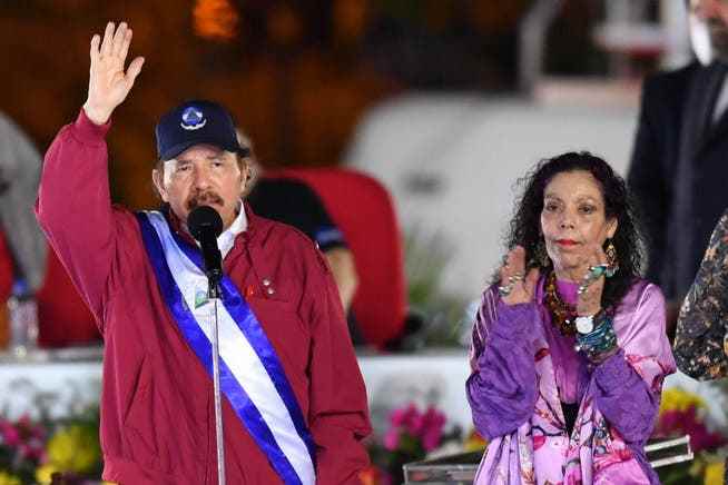 Daniel Ortega and his wife and Vice President Rosario Murillo at the inauguration for another five years on January 10, 2022.
