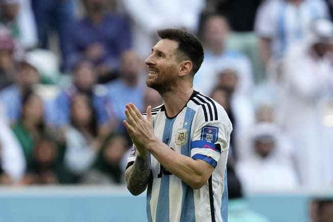 Schlechter Start für Messi und Argentinien: Trotz 0:1-Führung verliert der Titelfavorit gegen Saudiarabien.