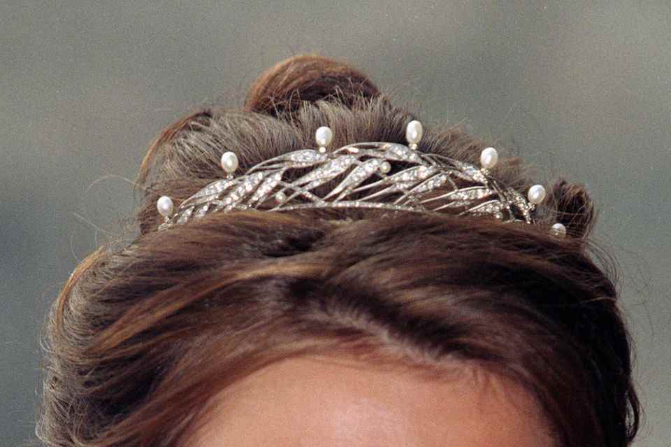 The tiara is a gift from King Olaf.