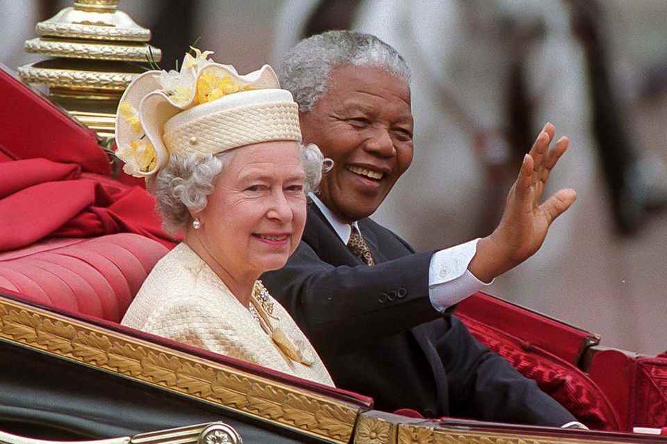 Two who felt connected: In 1996, Queen Elizabeth received Nelson Mandela. 