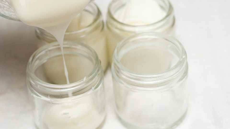 Make candles yourself: pour candles