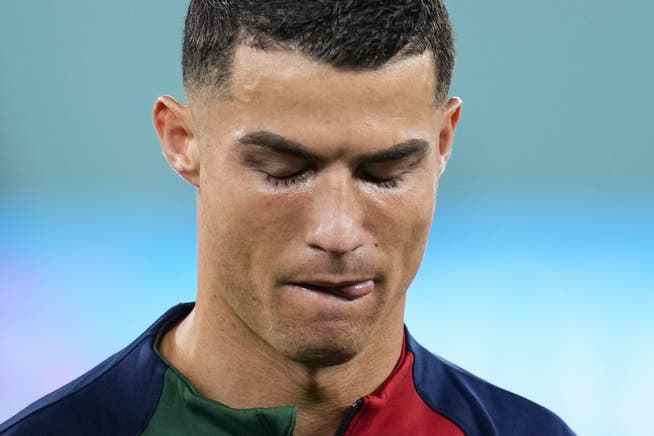 Cristiano Ronaldo playing the national anthem before the game against Portugal: his ego has reached the limit of excess.  reacts while listening to the Portugal's national anthem prior the start of the 