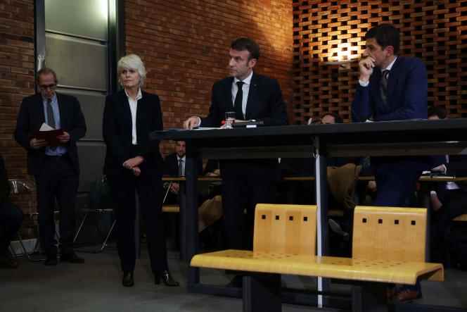 Emmanuel Macron alongside Isabelle Rome, Minister Delegate for Gender Equality, at the Dijon court, November 25, 2022.