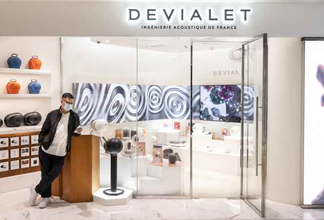 In front of a store of the French audio technology company Devialet, in Hong Kong, on January 17, 2022.